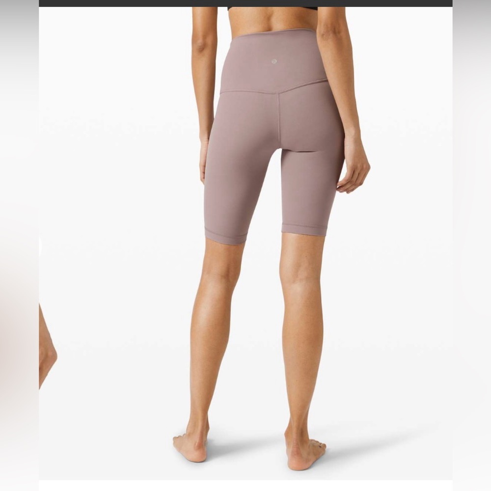 Lululemon Align Super High Rise
Short *10"